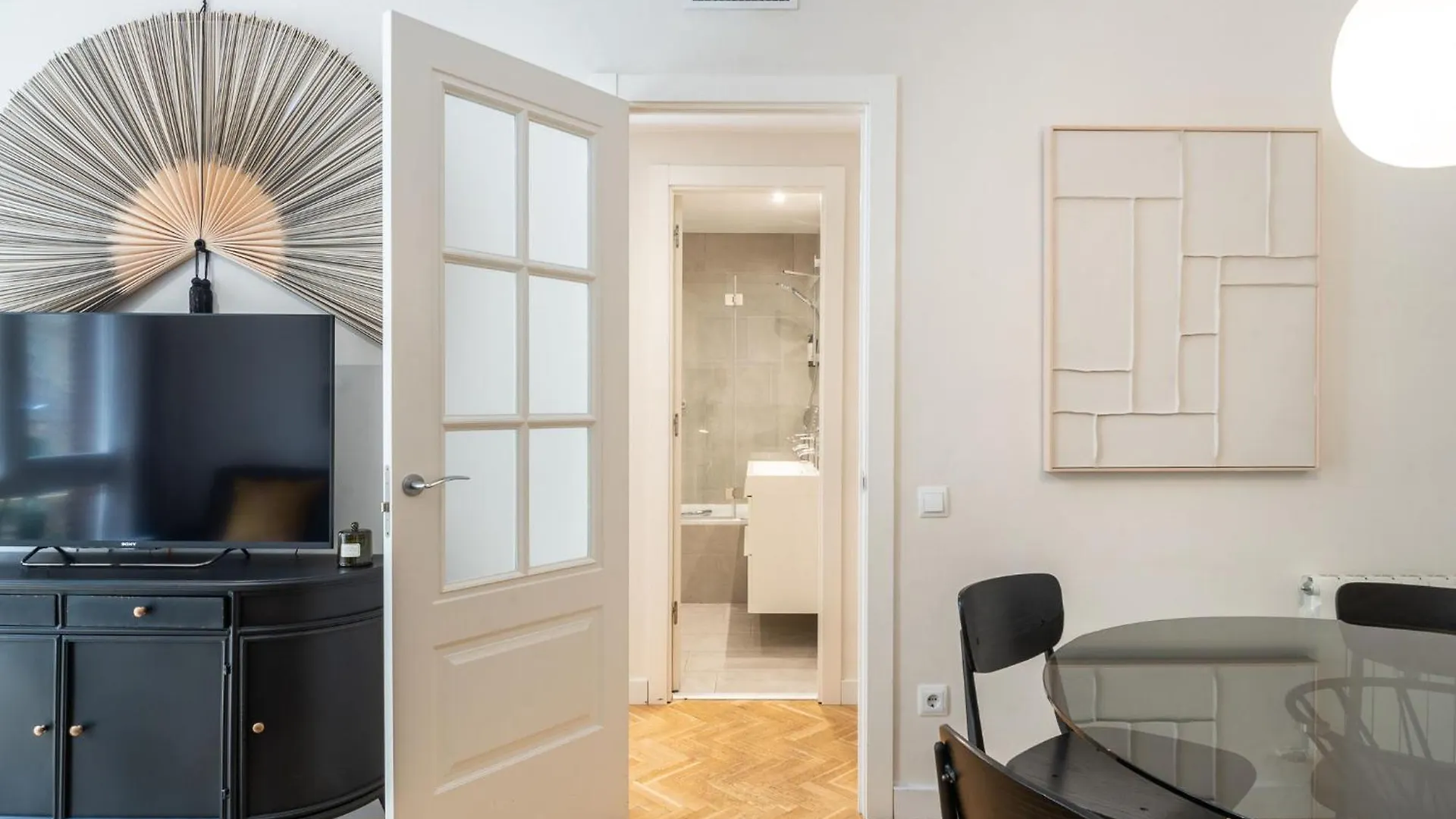 Spacious And Elegant Oasis In The Best Location Barselona 0*,  İspanya